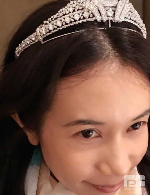 莫文蔚自曝公主病发作 头戴皇冠回到童年1